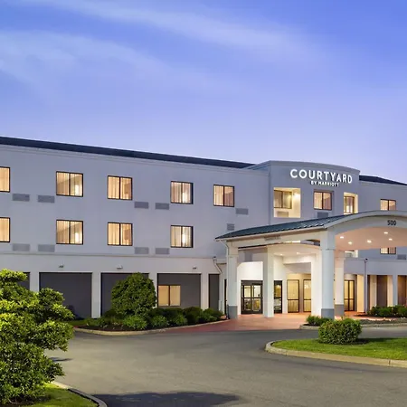 Courtyard By Marriott Kingston Hotel